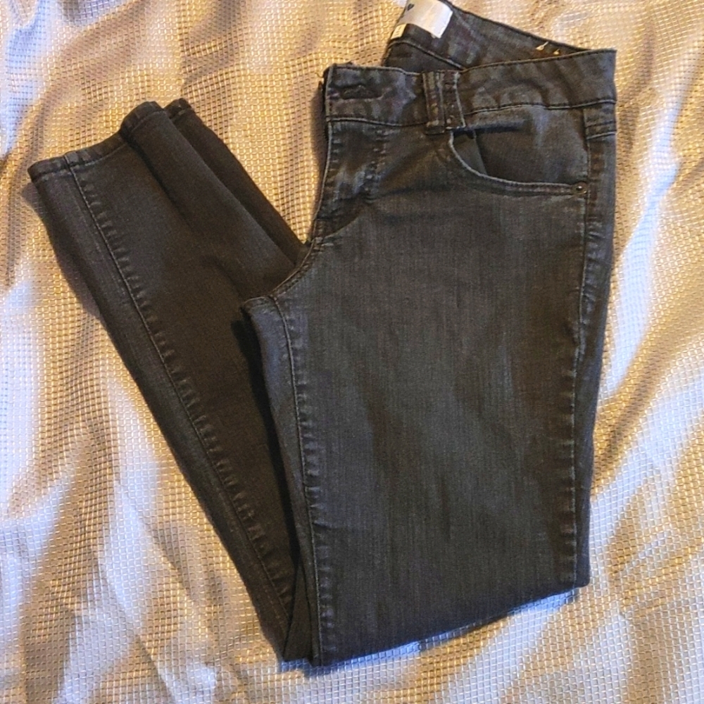 💥Last Chance! Donating Soon!💥 ✨3 for $10✨Jolt black skinny jeans